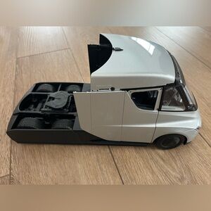 Tesla 1:24 Diecast Semi Truck
